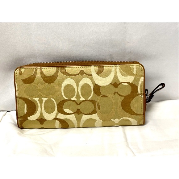 Coach 2pc Set Bag and Wallet w/ Dust bag Rare Excellent Condition no call outs - Picture 15 of 16